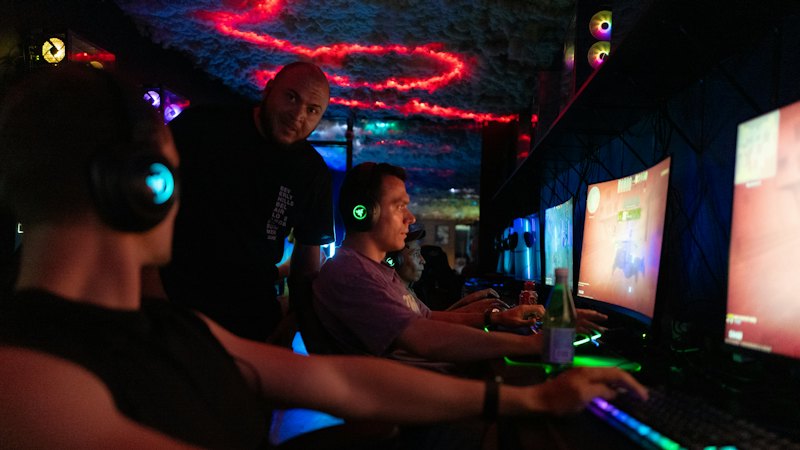 Integrity-value record at an internet cafe